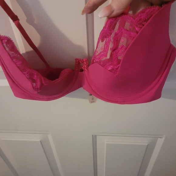 VS 38c Magenta "very sexy" underwire bra - Picture 2 of 8